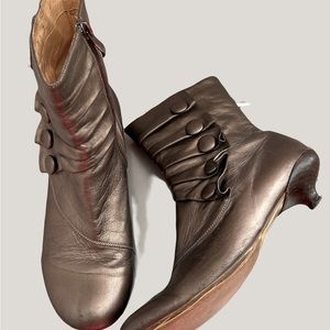 Miz Mooz size 7 gold bootie